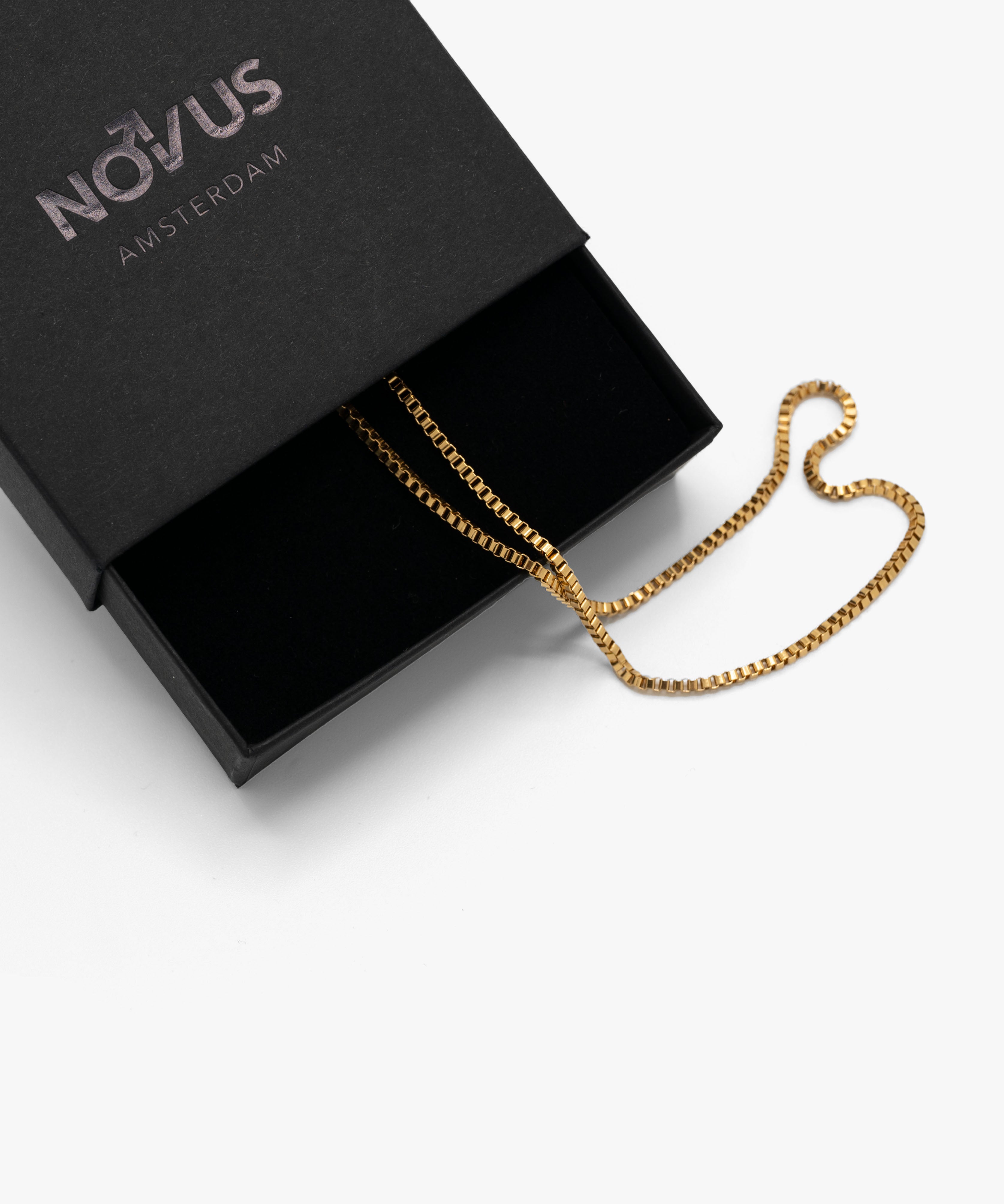 18k gold plated box chain necklace with lobster clasp in jewelry box, 1.5 mm width, from NOVUS Amsterdam