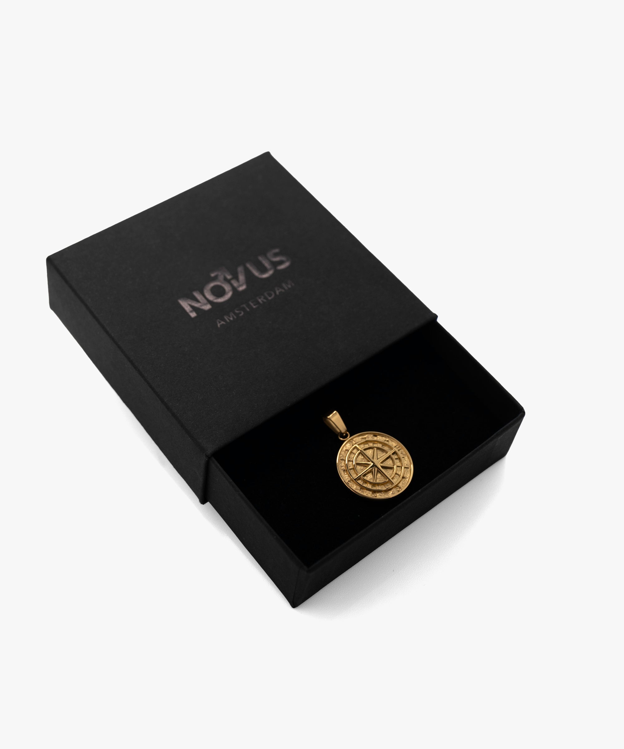 18k gold plated compass pendant with jewelry box, from NOVUS Amsterdam