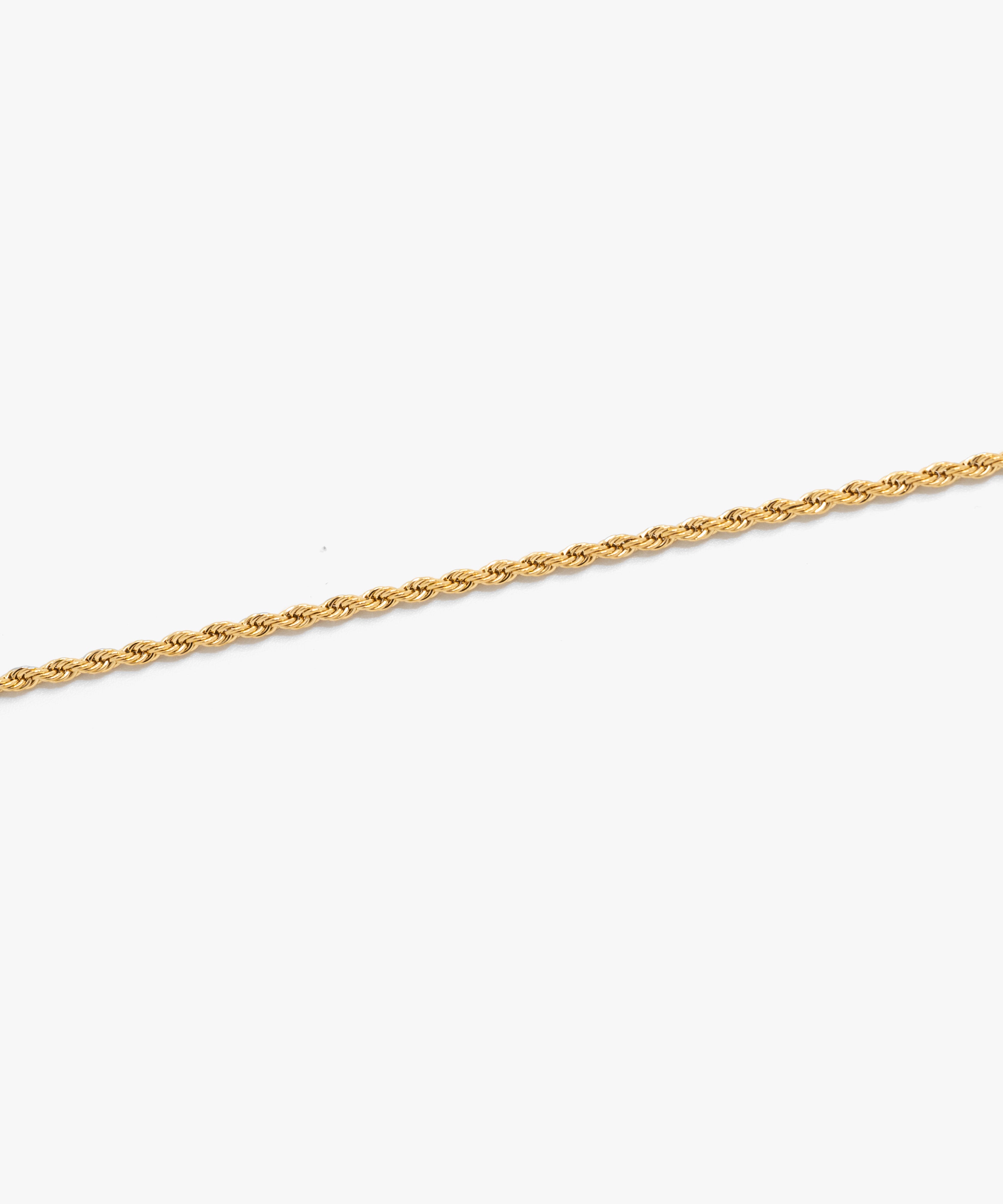 Close-up detail 18k gold plated rope chain necklace with lobster clasp, 2 mm width, from NOVUS Amsterdam