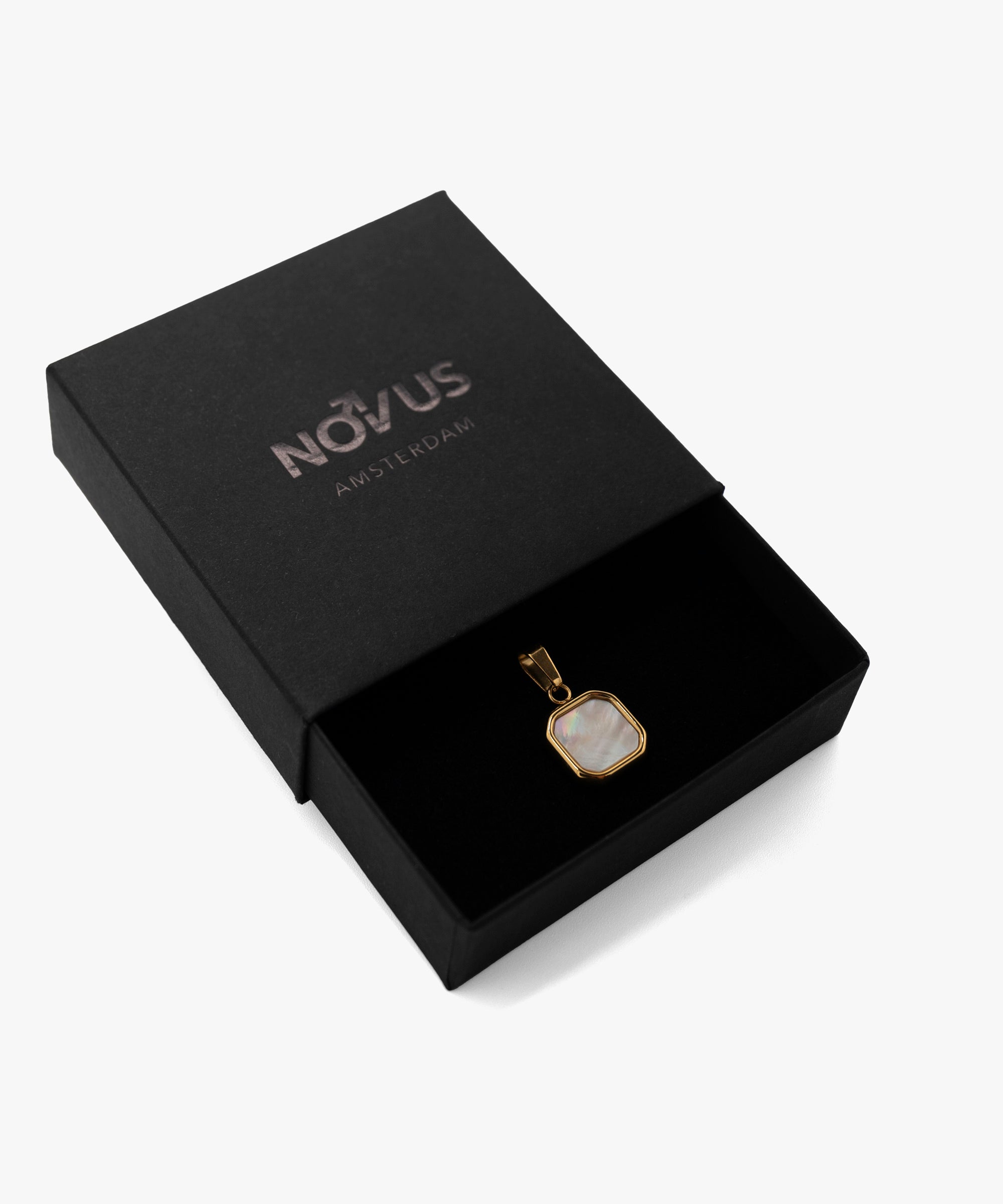 18k gold plated white stone pendant with jewelry box, from NOVUS Amsterdam