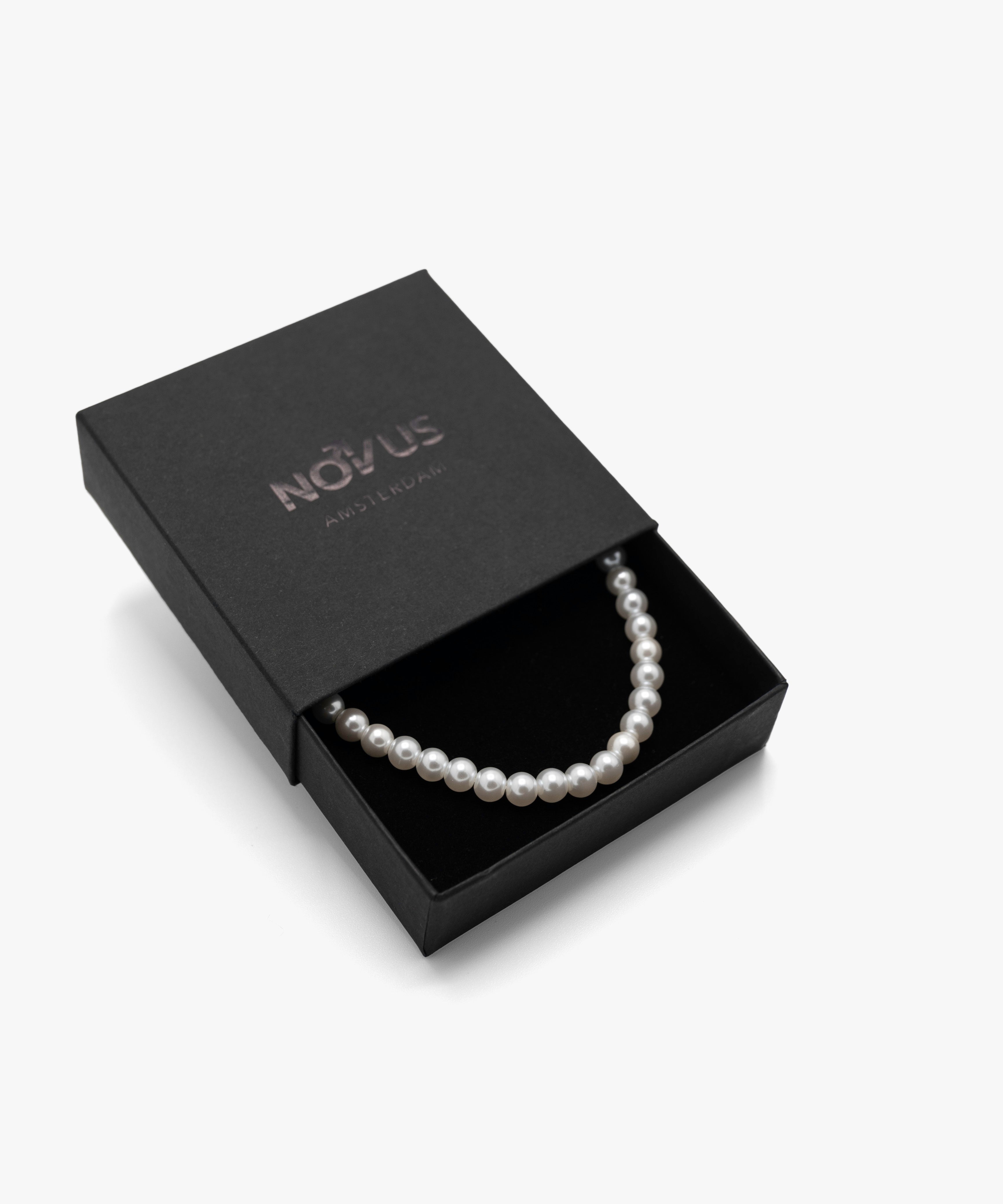 Pearl chain necklace with silver screw clasp in jewelry box, 6 mm width, from NOVUS Amsterdam