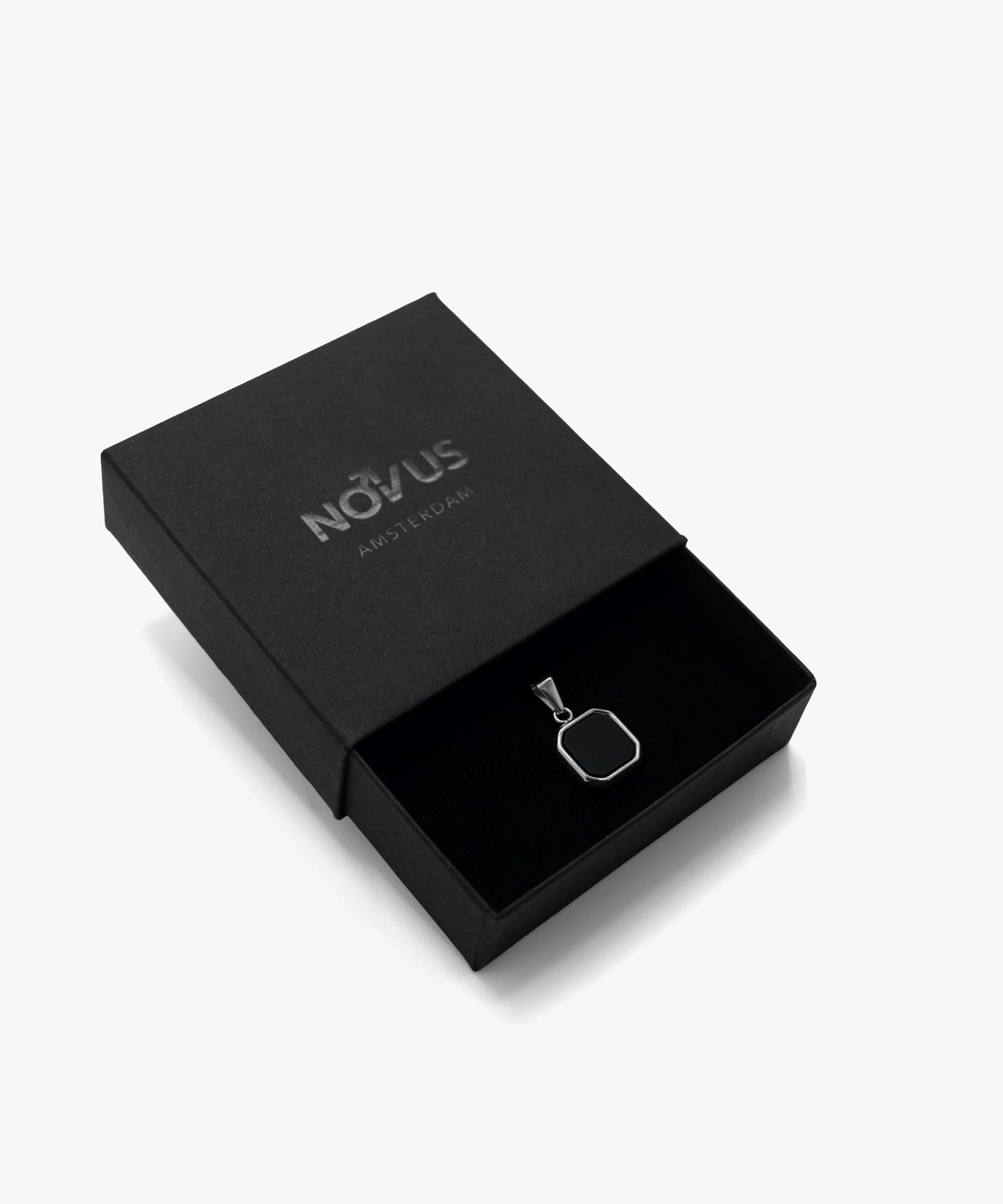 Silver black stone pendant with jewelry box, from NOVUS Amsterdam