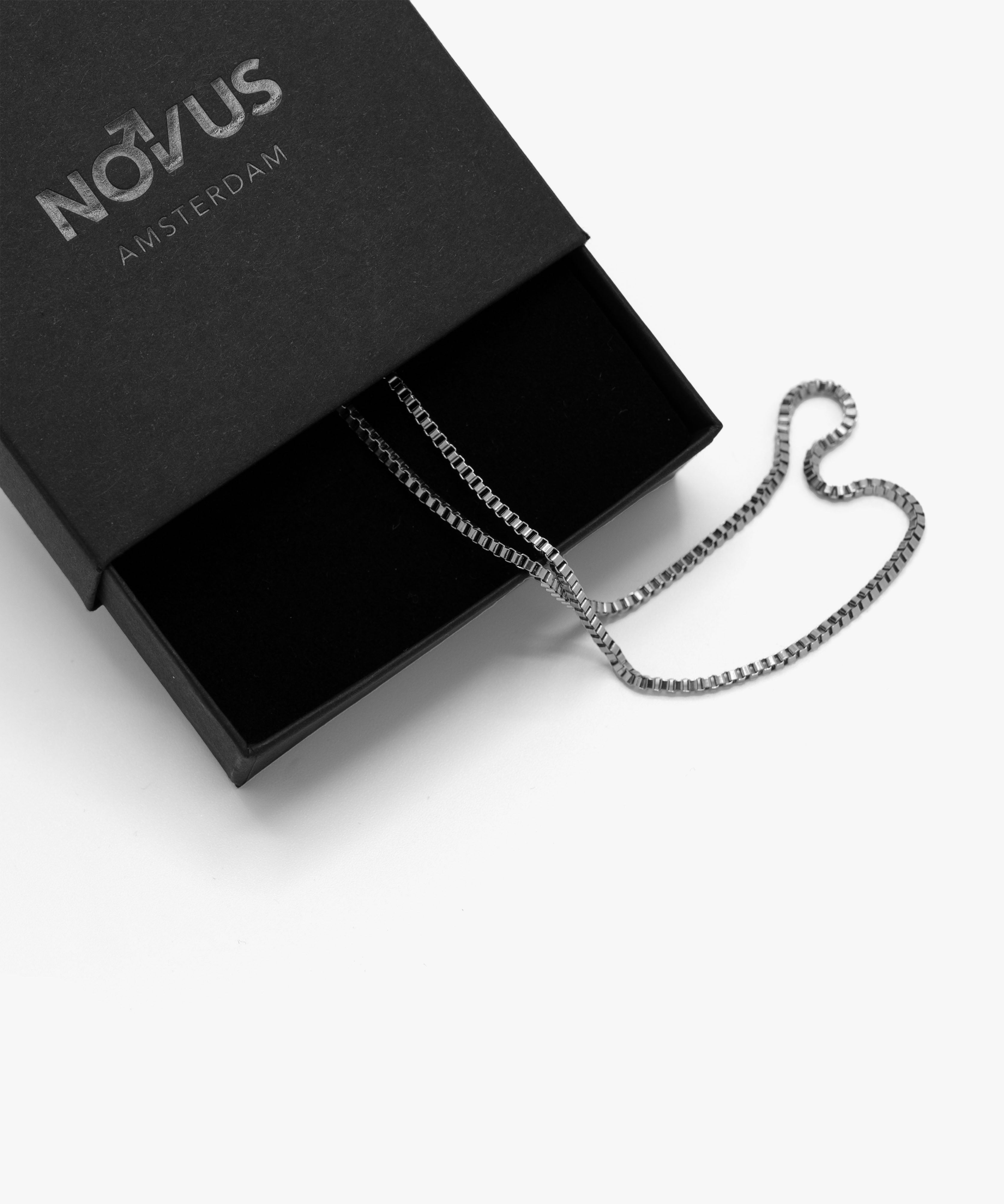 Silver box chain necklace with lobster clasp in jewelry box, 1.5 mm width, from NOVUS Amsterdam