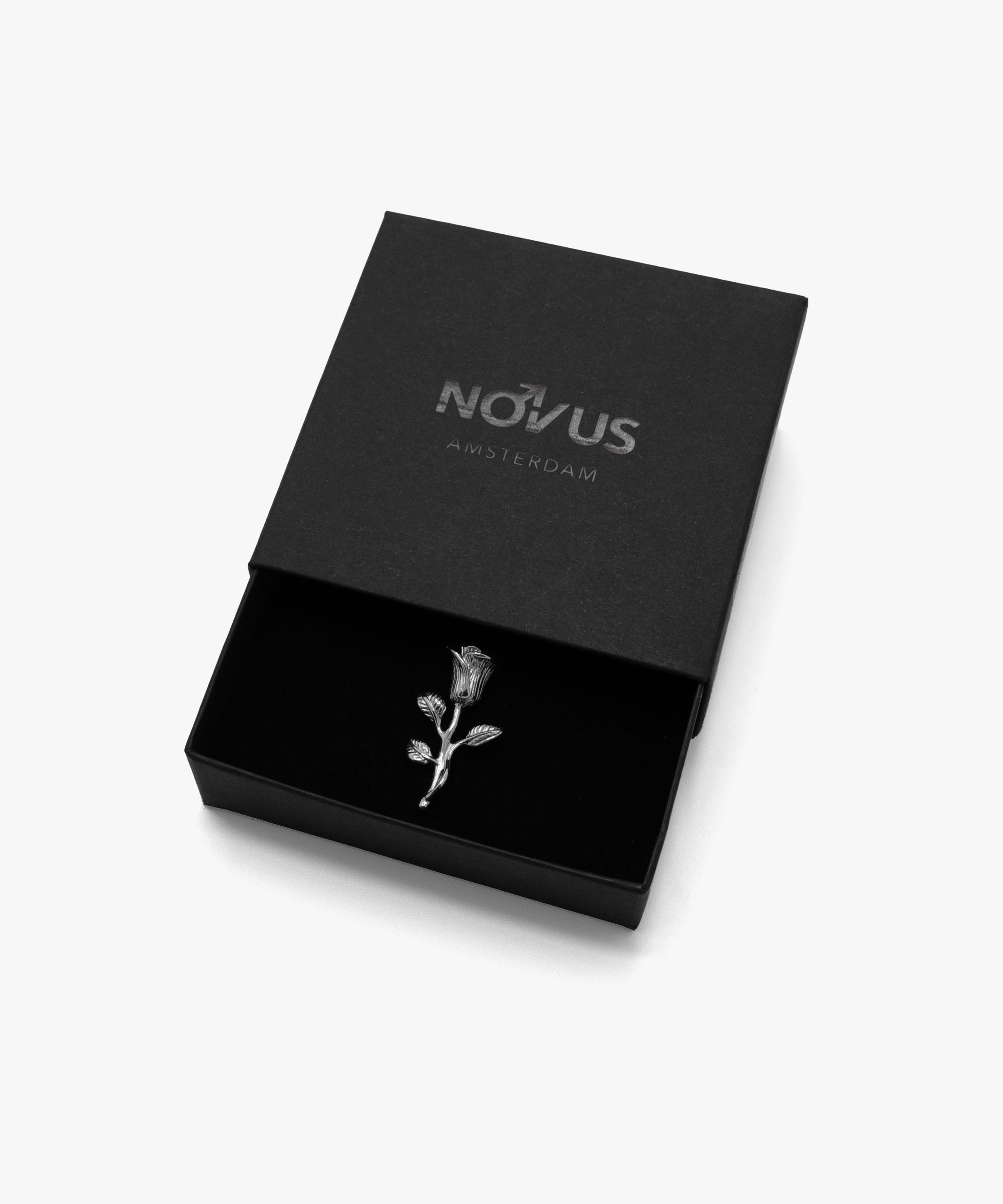 Silver classic rose pendant with jewelry box, from NOVUS Amsterdam