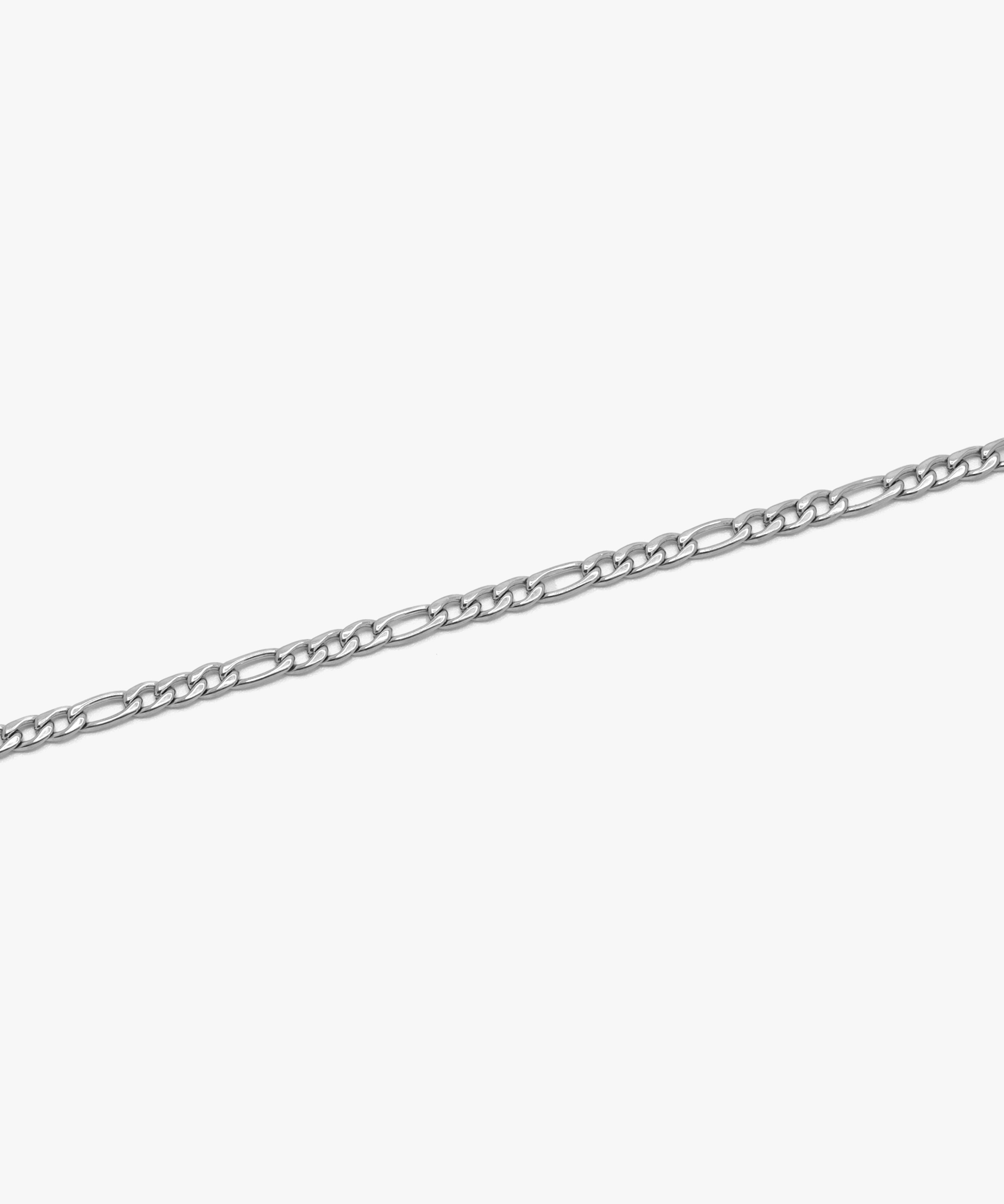 Close-up detail Silver figaro chain necklace with lobster clasp, 3 mm width, from NOVUS Amsterdam