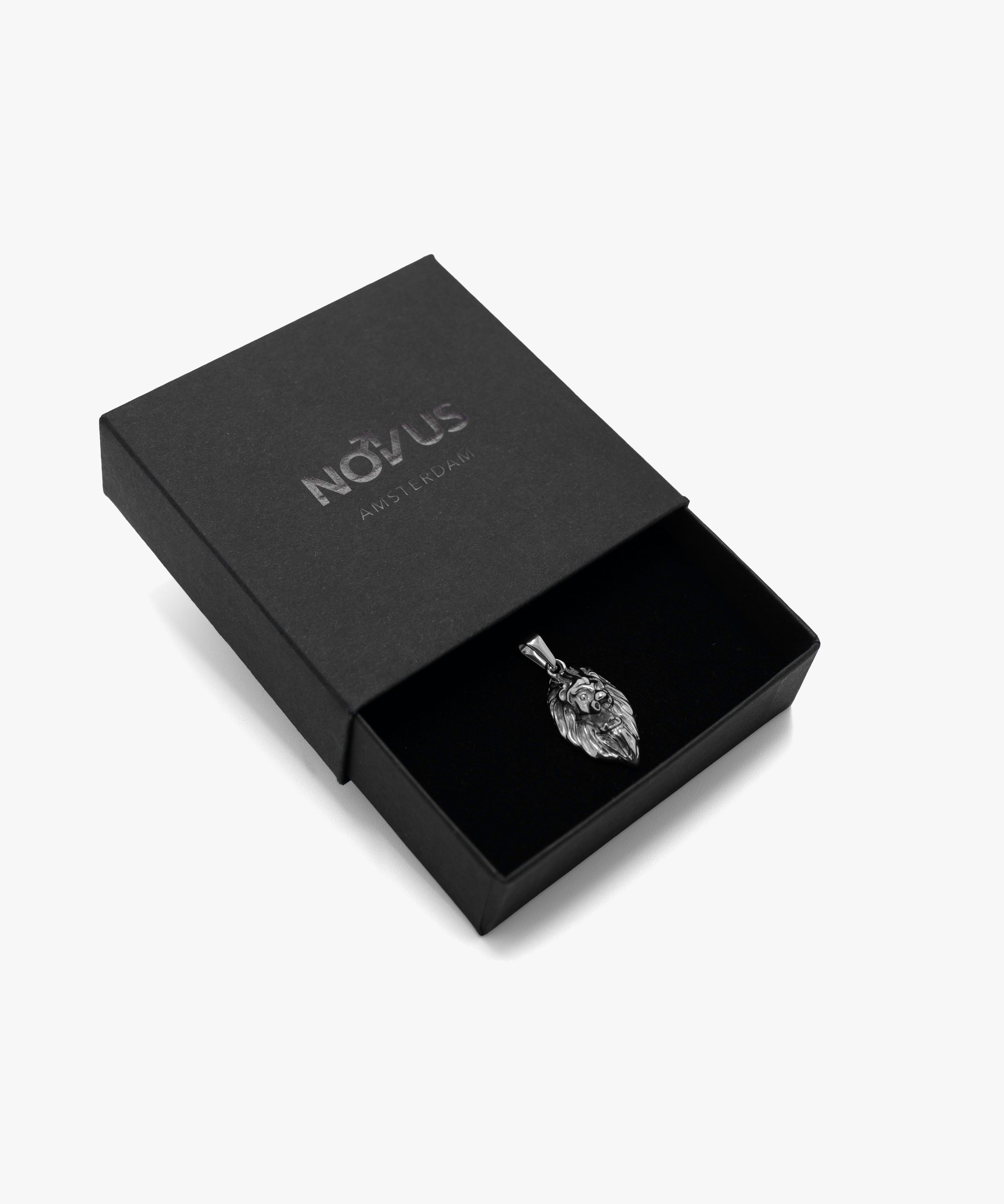 Silver lion pendant with jewelry box, from NOVUS Amsterdam