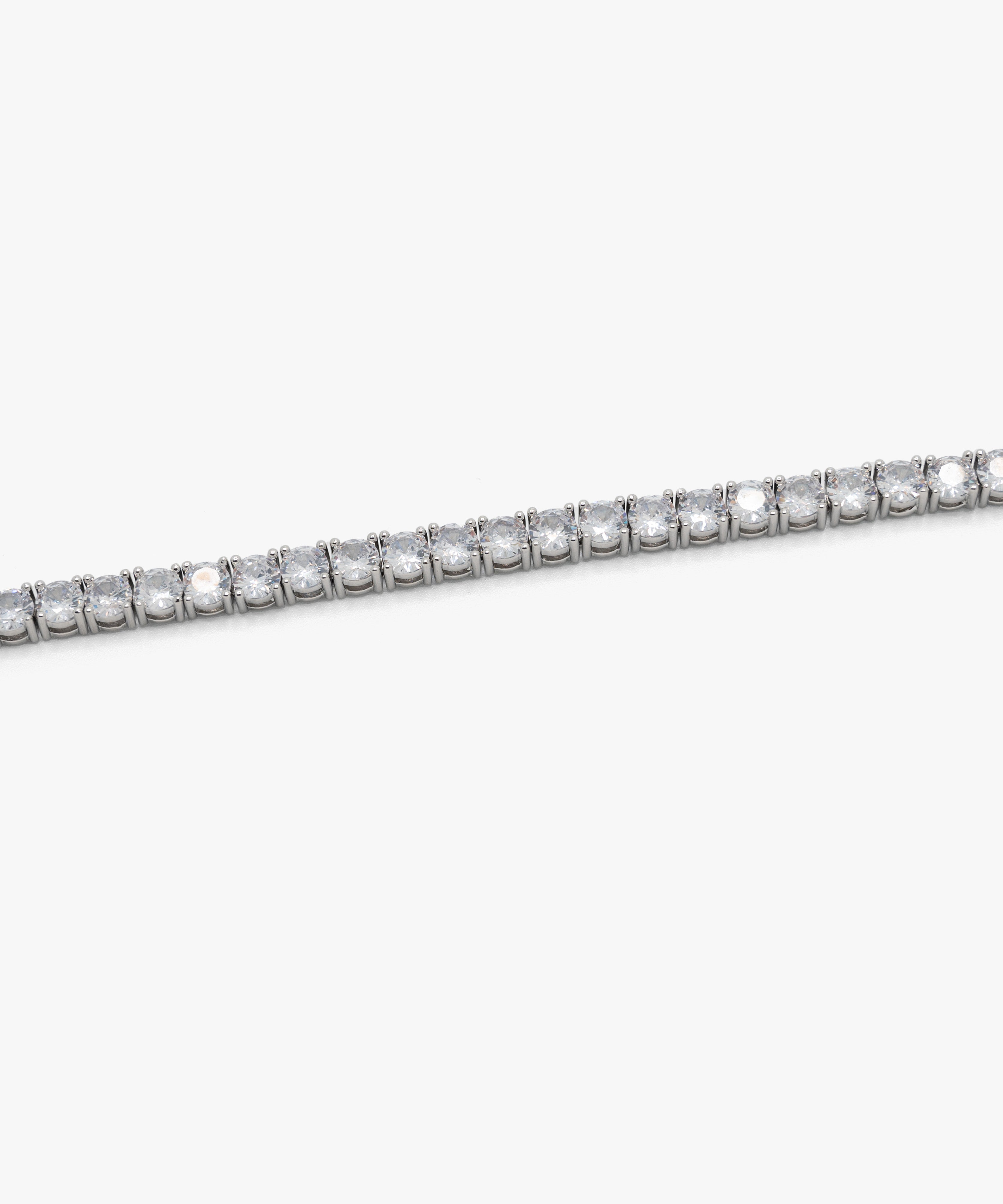 Close-up detail silver tennis bracelet, 3 mm width, from NOVUS Amsterdam