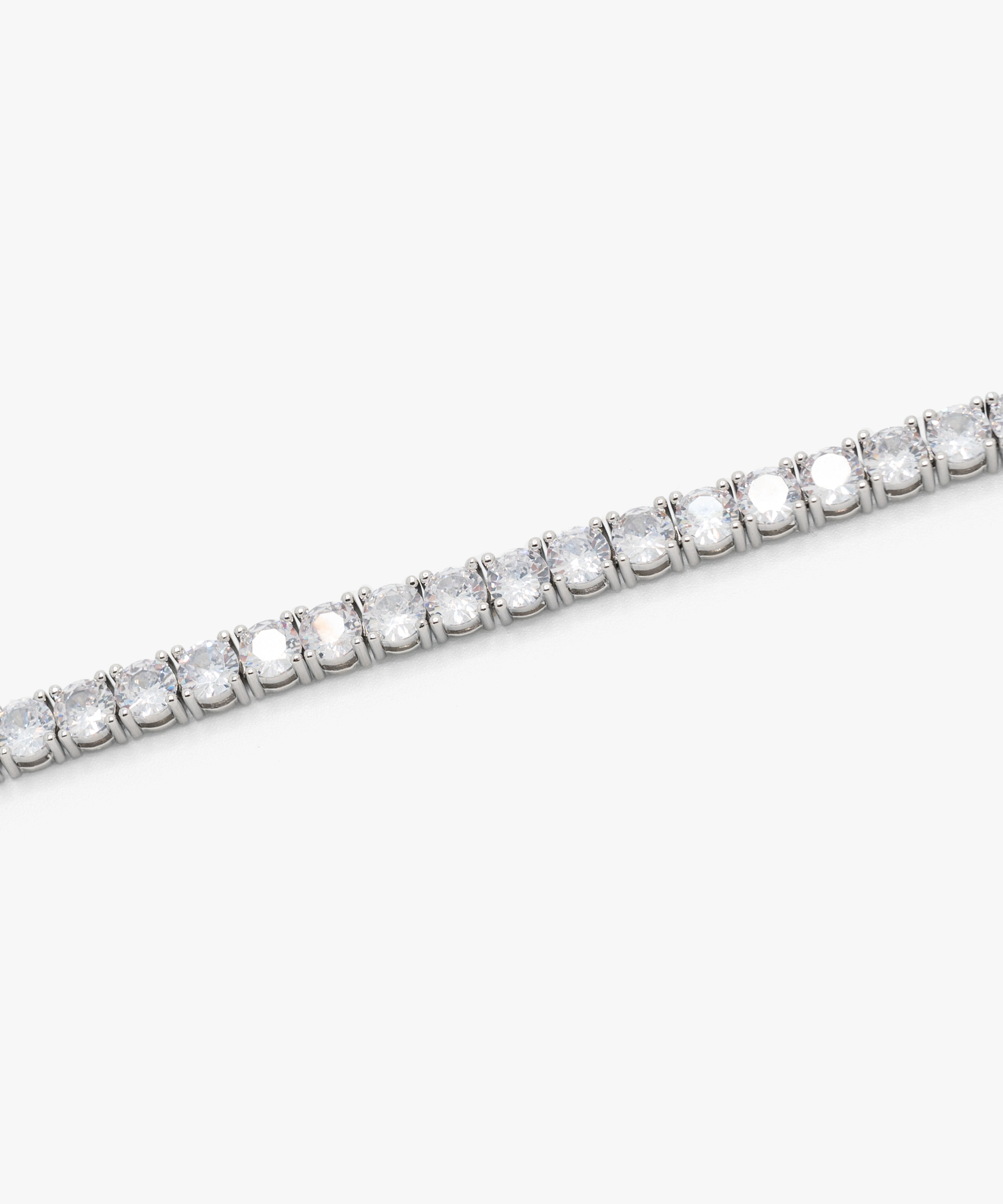 Close-up detail silver tennis bracelet, 5 mm width, from NOVUS Amsterdam