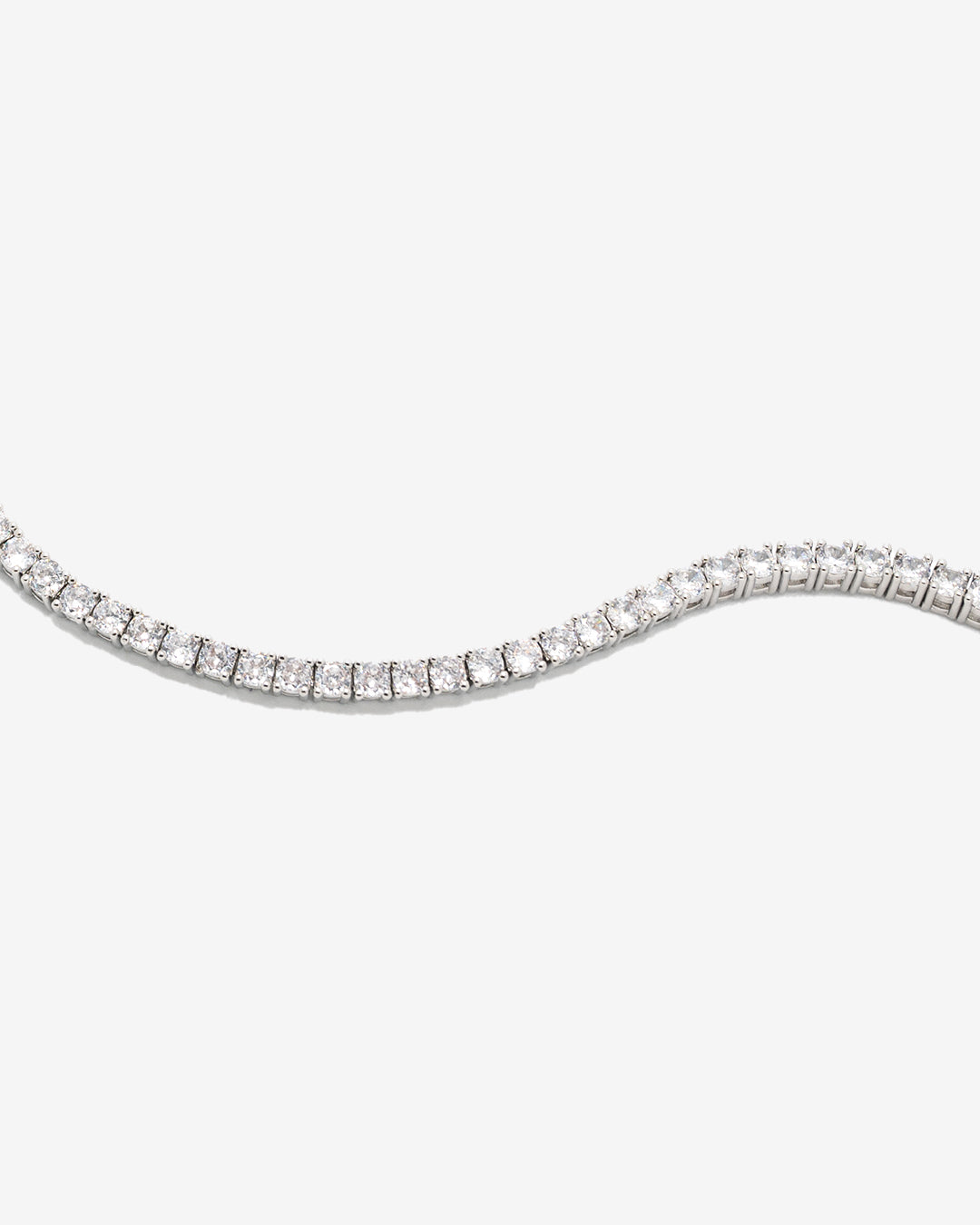 Close-up detail tennis chain silver necklace, 3 mm width, from NOVUS Amsterdam